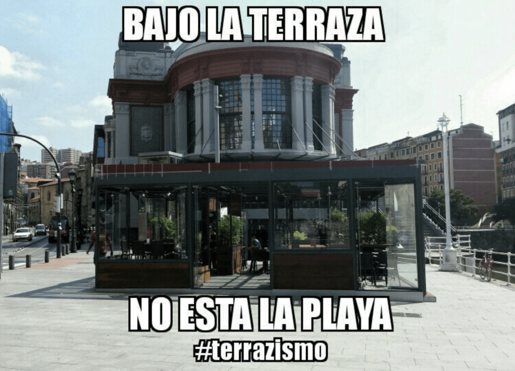 Bajo la terraza no está la playa